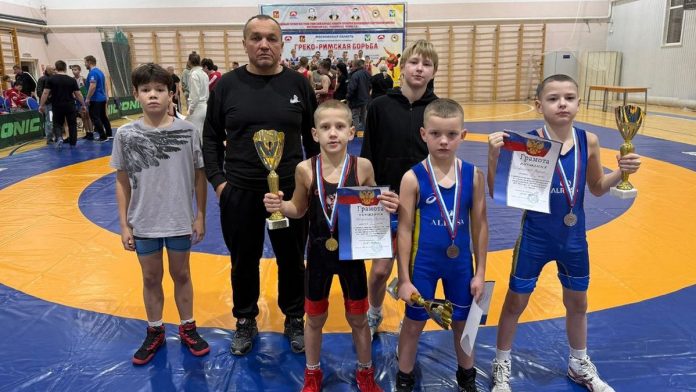 Ряжские борцы завоевали три призовые медали_1